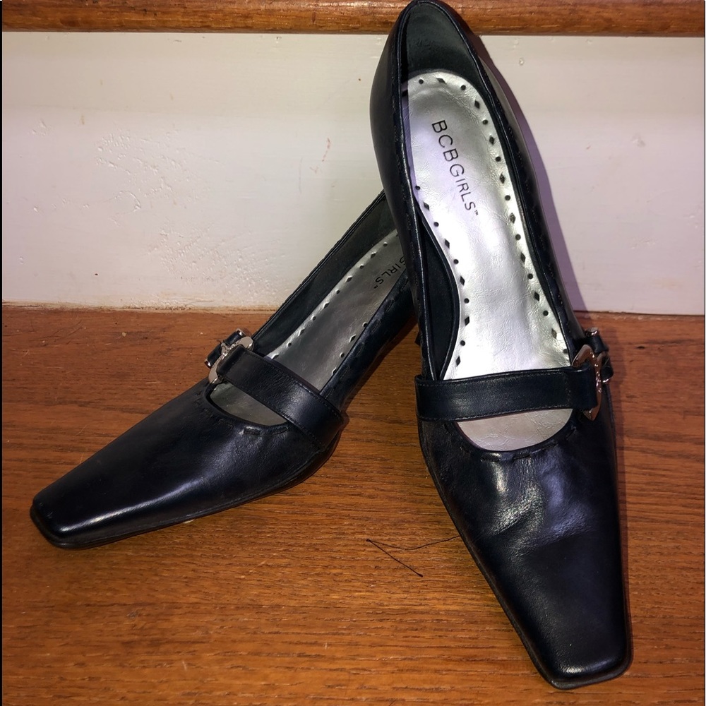 NWT BCBGirls women’s size 6 Navy Blue 3” heel